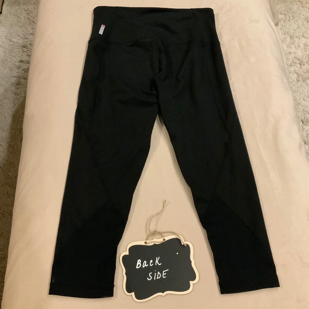 Zella Black M Capri leggings Active Yoga Gym Travel Adventure Outdoor Normcore